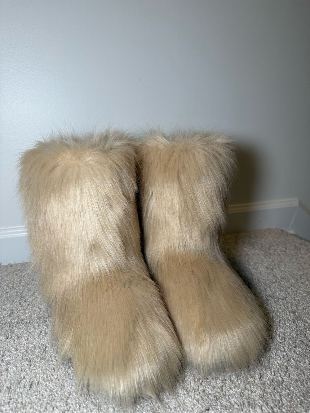 Women's Faux Fur Tan Slip-On Slippers - Plush Cozy Booties